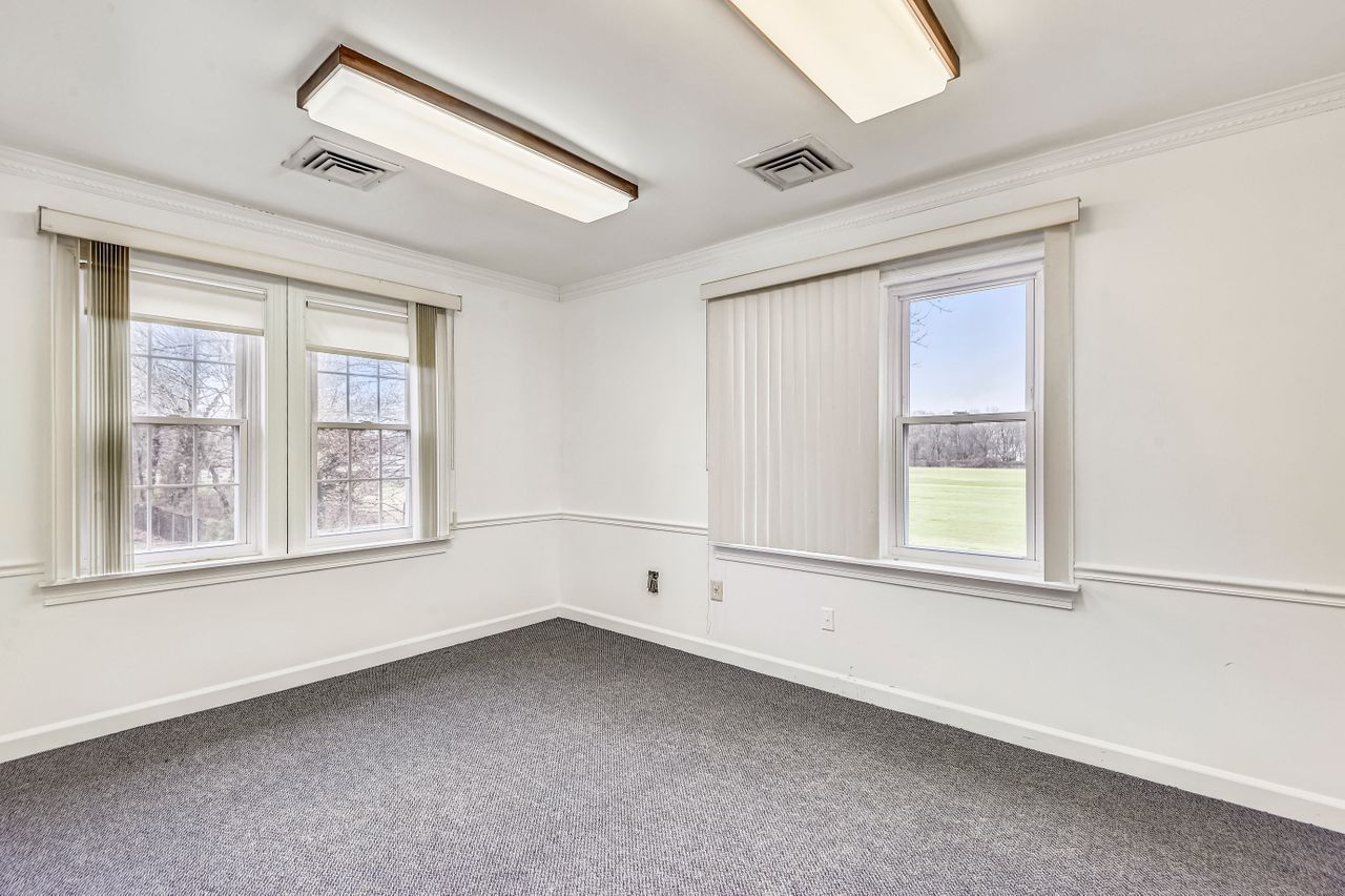2102 Gallows Rd, Vienna, VA, 22182